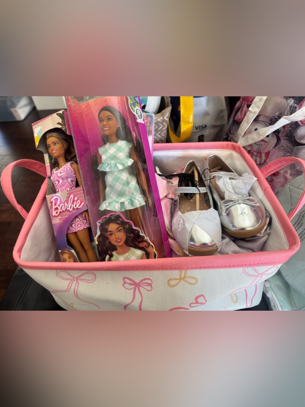 Barbie Bundle includes 4 Dolls & clothing items 💕💕💜
